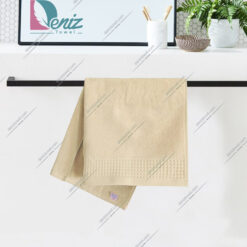 حوله حمامی طرح هاروتس رنگ کرم