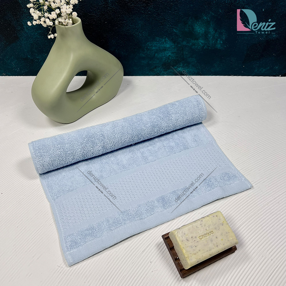 حوله دستی طرح والرون رنگ آبی آسمانی