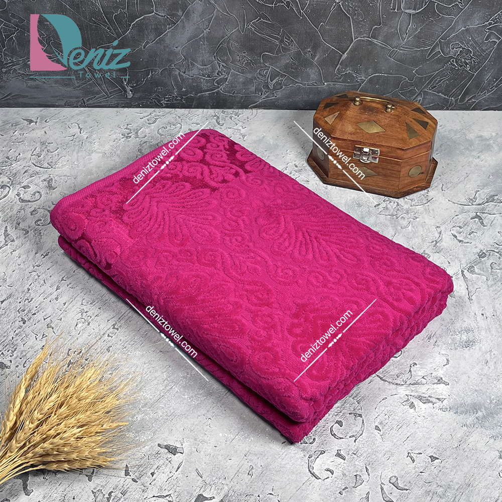 حوله حمامی طرح آکانتوس رنگ سرخابی