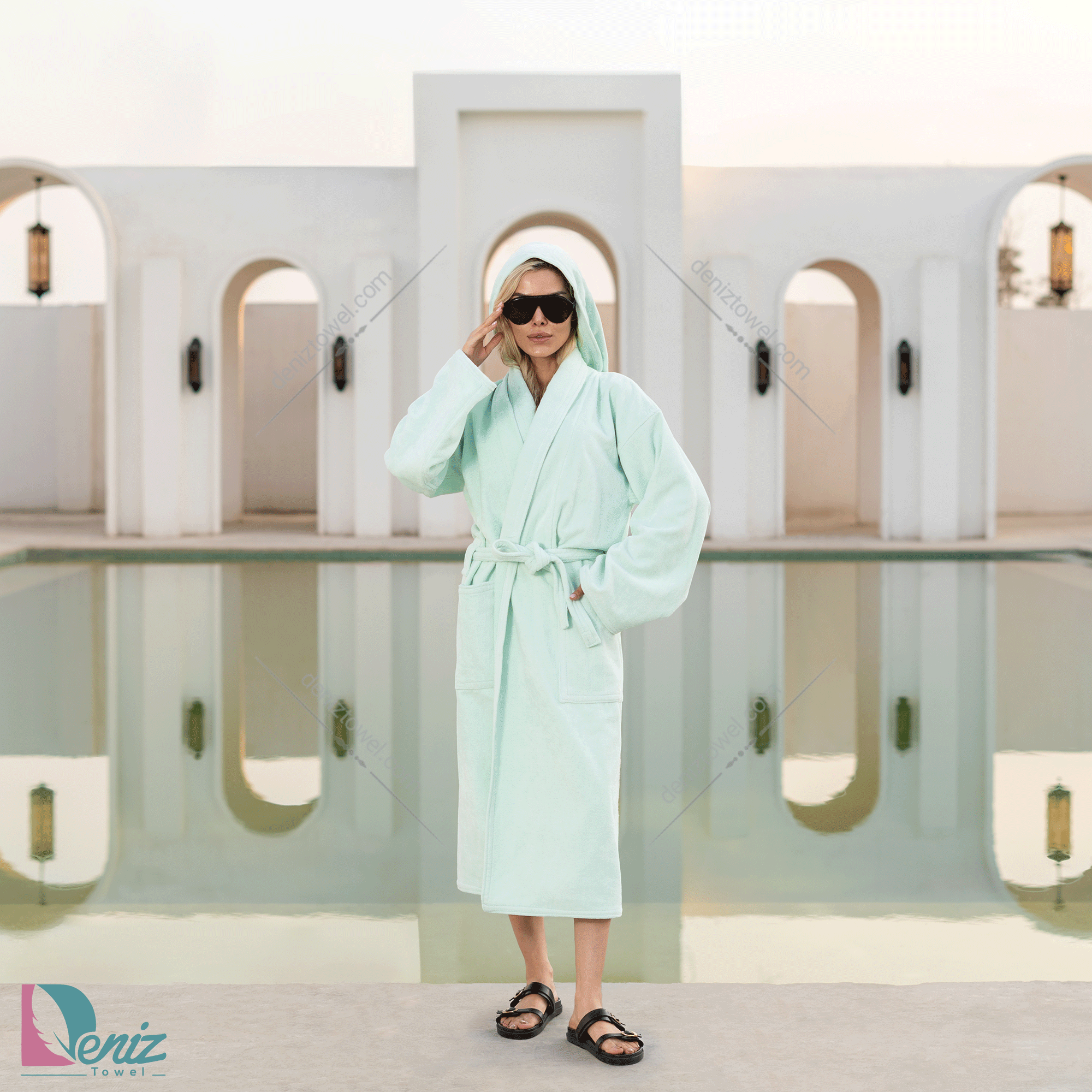 حوله تن پوش با طرح ساده رنگ بنتون