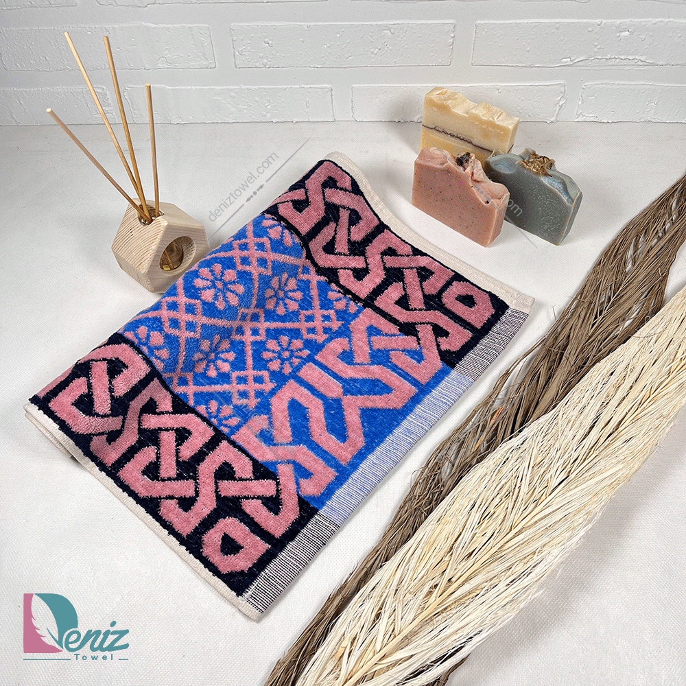 حوله دستی طرح کلاسیک رنگ آبی کالباسی