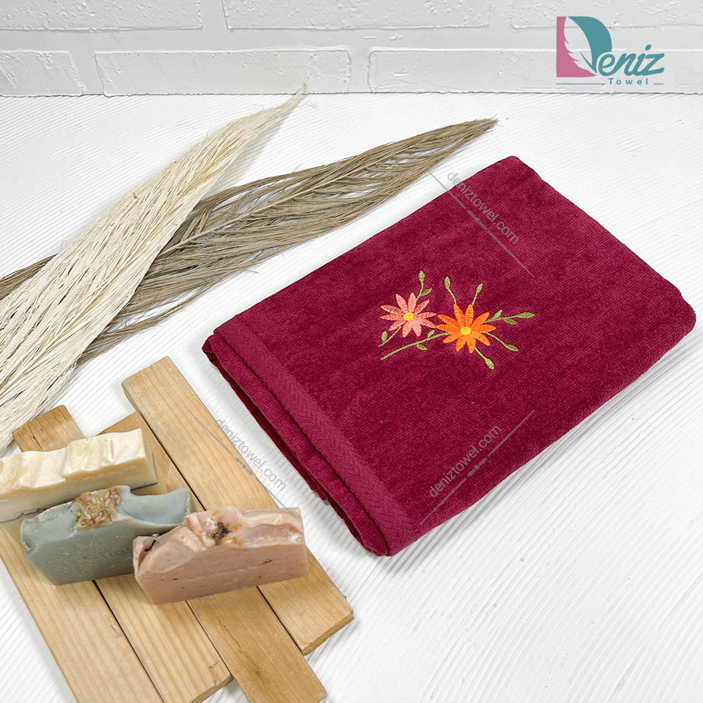 حوله دستی گلدوزی مایسا رنگ زرشکی