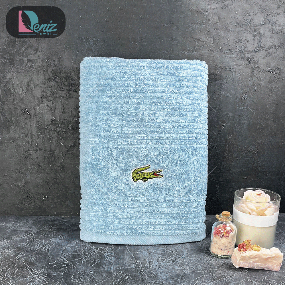 حوله استخری لاگوست رنگ فیروزه ای