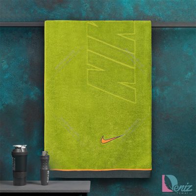 حوله ورزشی NIKE زیتونی بزرگ