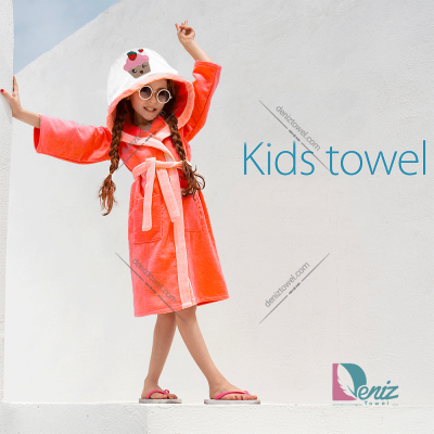 حوله کودک طرح دختر توت فرنگی